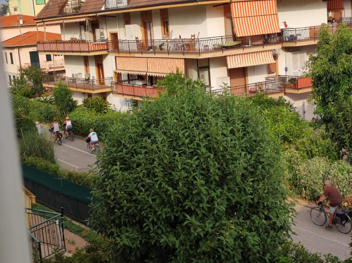 Appartamento Vicino Al Mare Con Parcheggio Riva Ligure Exterior foto