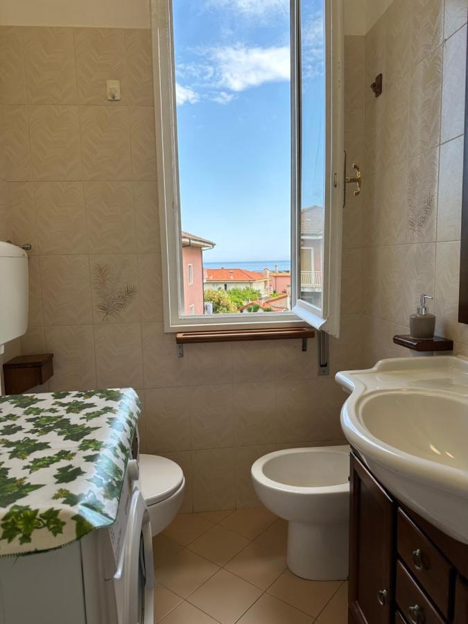 Appartamento Vicino Al Mare Con Parcheggio Riva Ligure Exterior foto